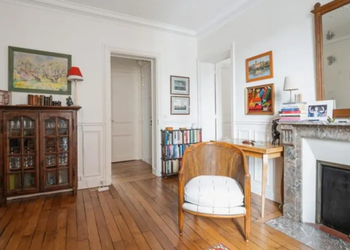 Lumineux Avec Balcon Au Cœur De Appartement Paris