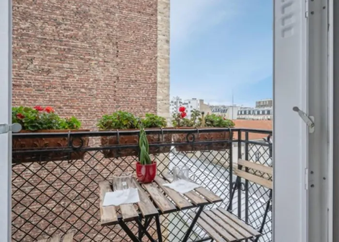 Appartement Lumineux Avec Balcon Au Cœur De Paris